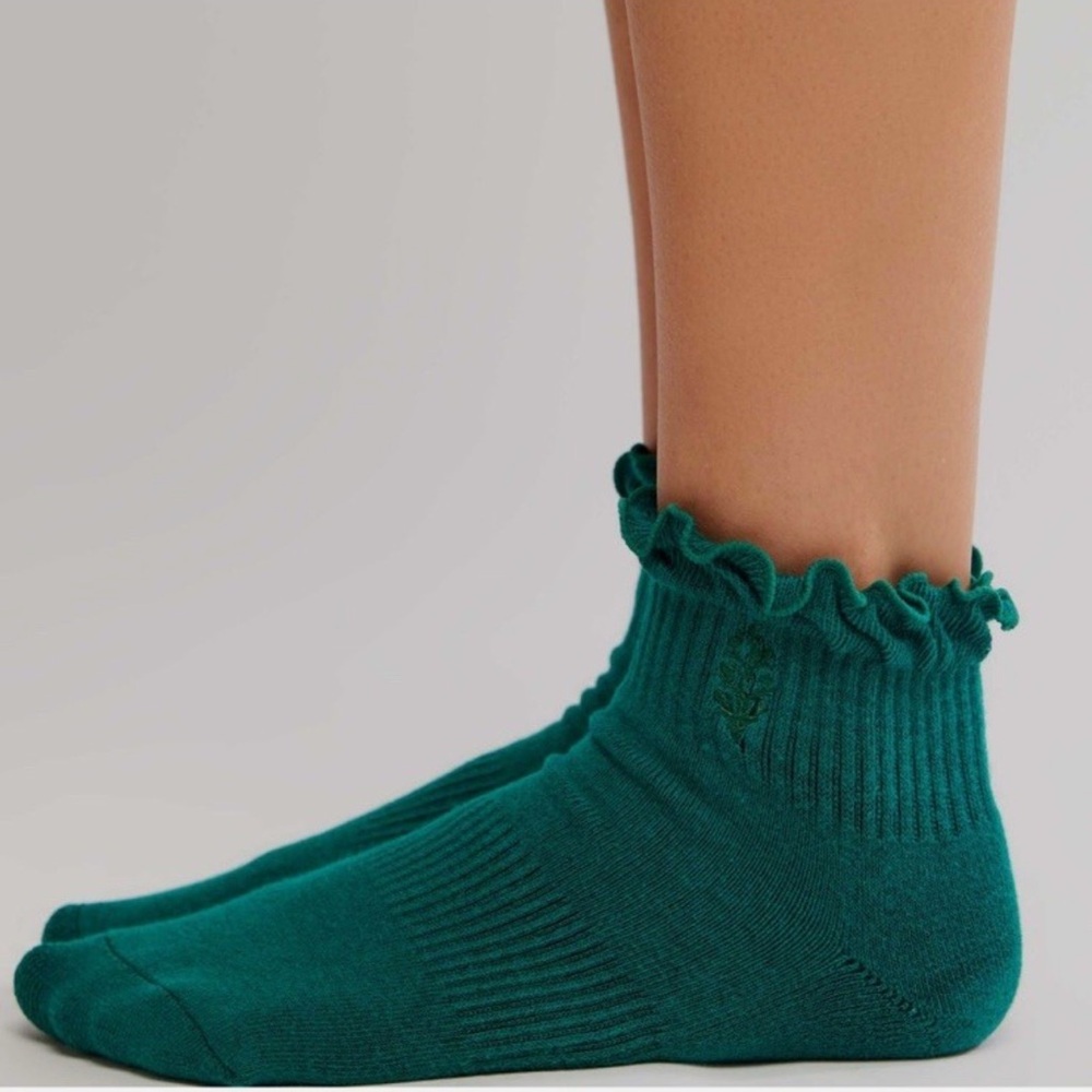 FP Movement Ribbed Ruffle Sport Ankle Socks - Picture 2 of 3